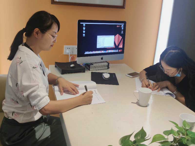 棒棒鸡传奇杨女士签约现场.jpg
